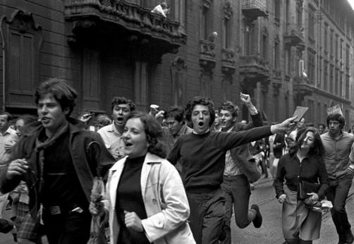 1968_Studenti_in_corteo_-_i_primi_libretti_di_Mao
